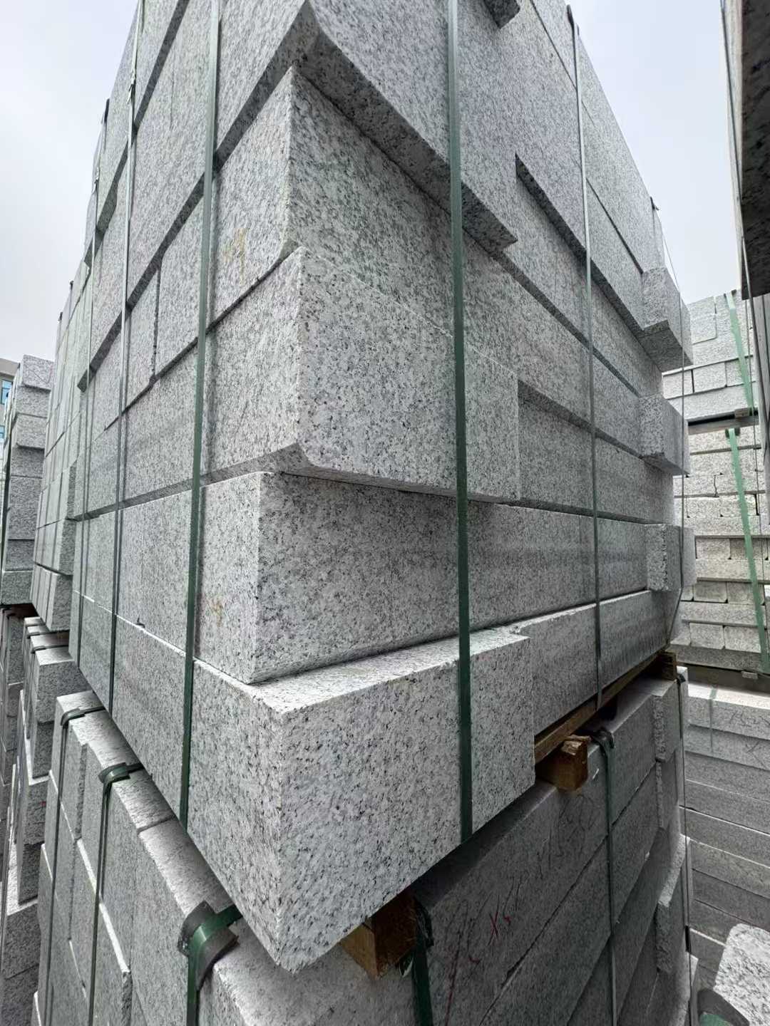 聊城芝麻白路牙石 马路牙子