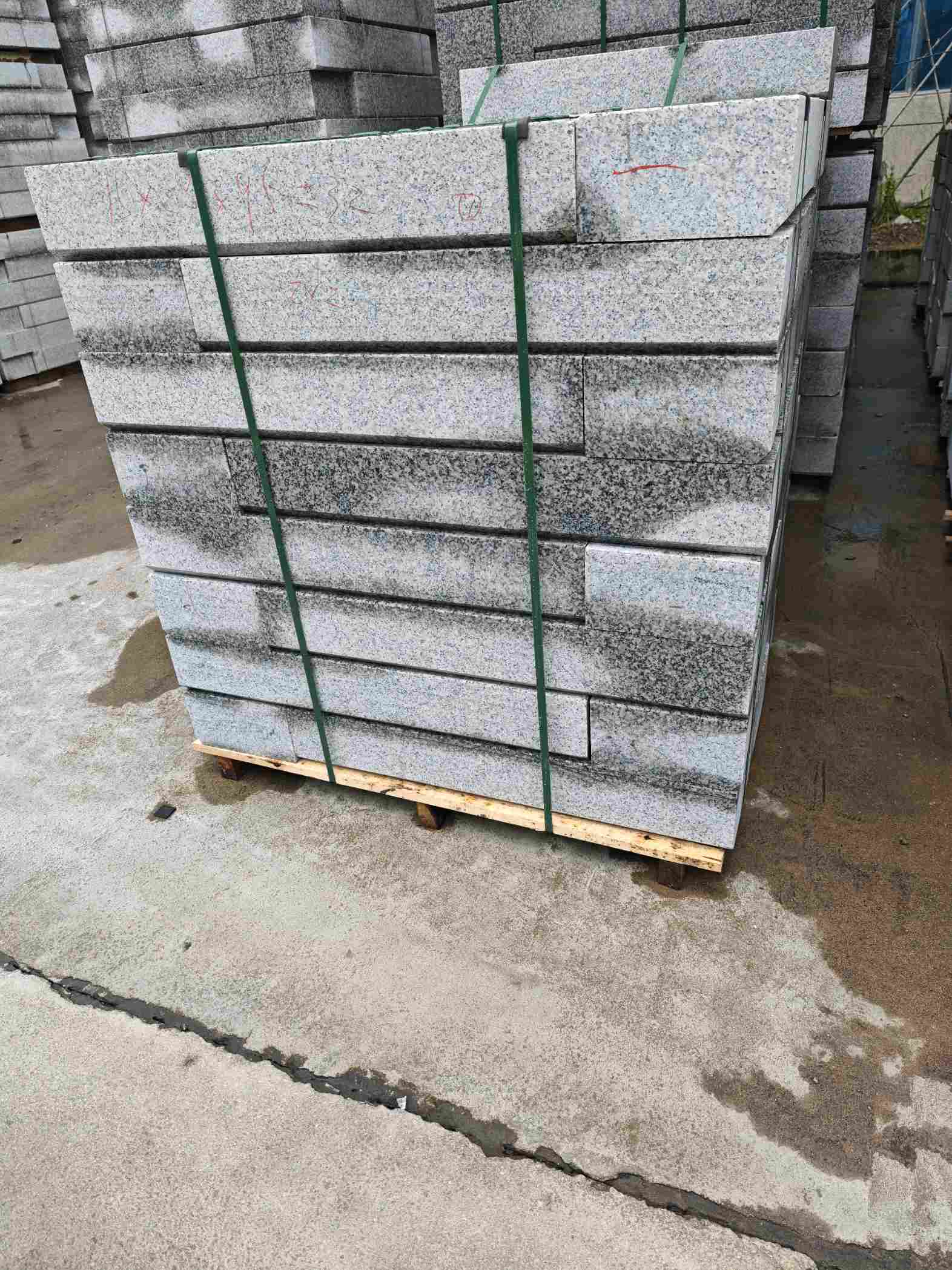 聊城芙蓉白路牙石，马路牙子